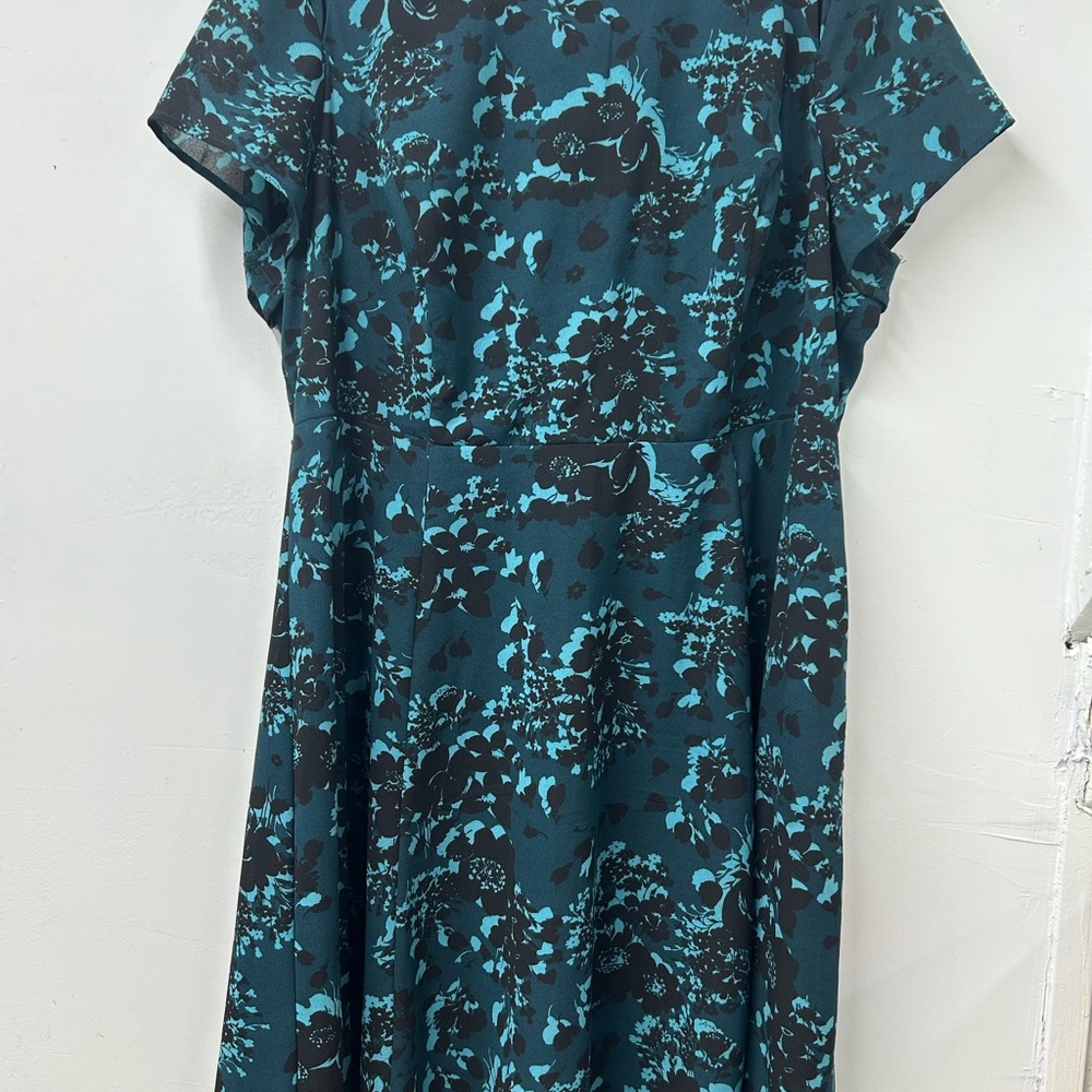 Torrid Women’s Teal and Black Floral Patterned Dress 18